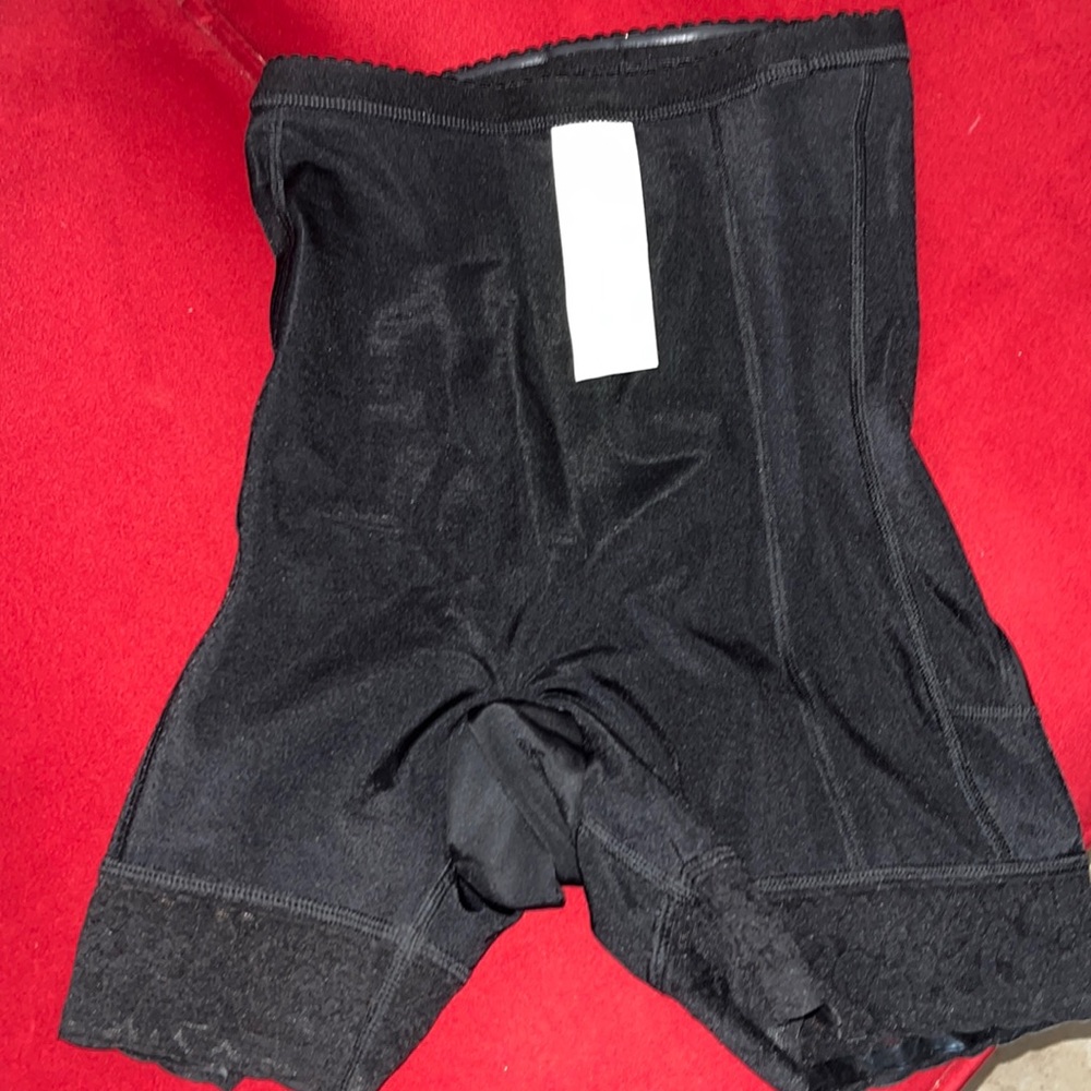 Faja  Fájate colombiana never worn remove tag to see is my size but is too small
